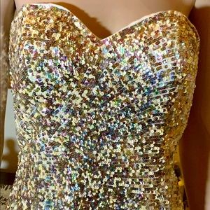 Terani Couture Size 8 Gold Sequin Embellished Formal Evening Prom Dress Gown ⭐️
